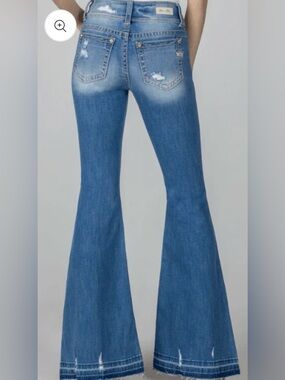 Miss Me Distressed Flares 🌸